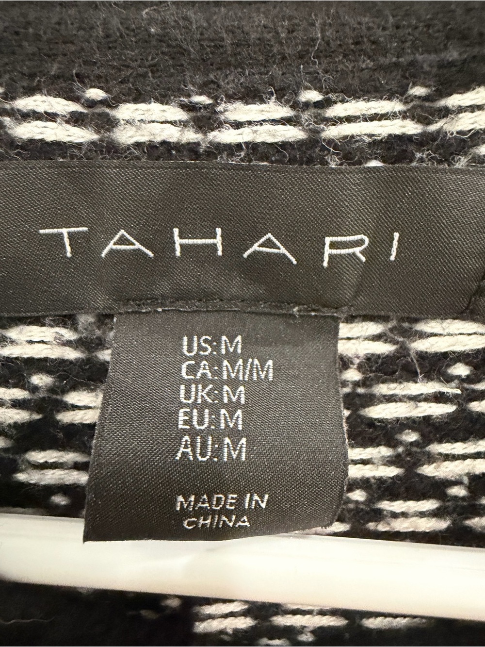 Tahari Black and White Crew Neck Knit Sweater Sz M - Picture 3 of 5
